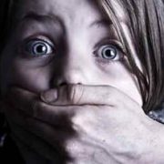Cómo evitar que los niños se vayan con extraños - Consejos y precauciones