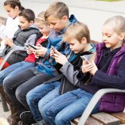 los peligros de los móviles en los niños