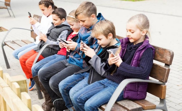 los peligros de los móviles en los niños
