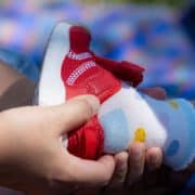 Protegiendo el desarrollo y bienestar de los pies de tus hijos
