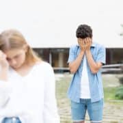 Corazones rotos: consejos para padres de hijos adolescentes que están sufriendo una ruptura amorosa