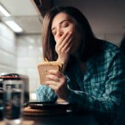 El cortisol alto te puede enfermar. Síntomas de alerta en tu cuerpo según la neurociencia