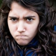 Hijos que desafían la autoridad: por qué lo hacen y cómo ayudar sin perder la calma