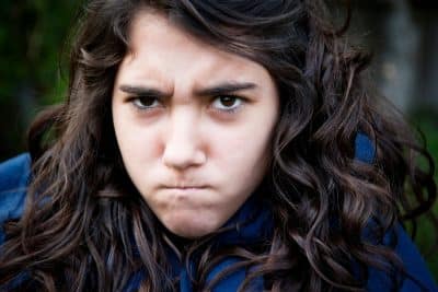 Hijos que desafían la autoridad: por qué lo hacen y cómo ayudar sin perder la calma