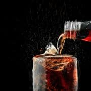 Bebidas que no parecen peligrosas para nuestros hijos (pero lo son) Lo que debes saber sobre azúcar, cafeína y bebidas energéticas