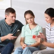 Sexo, relaciones y protección: cómo y cuándo hablarlo con tus hijos