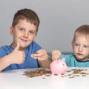 Educación financiera para niños y adolescentes: enseñarles a manejar el dinero desde casa