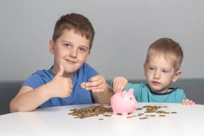 Educación financiera para niños y adolescentes: enseñarles a manejar el dinero desde casa