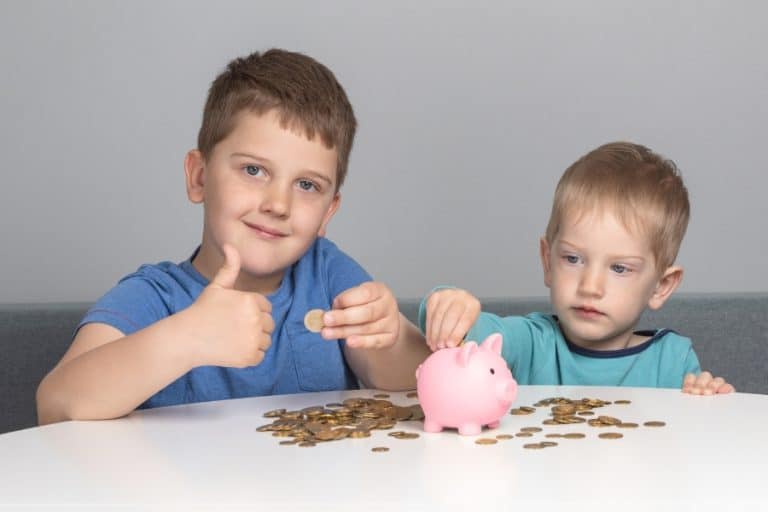 Educación financiera para niños y adolescentes: enseñarles a manejar el dinero desde casa