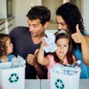 Educación ambiental y sostenibilidad en casa: cómo formar hijos conscientes y responsables