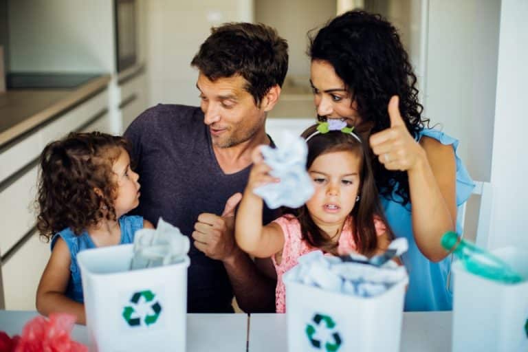 Educación ambiental y sostenibilidad en casa: cómo formar hijos conscientes y responsables