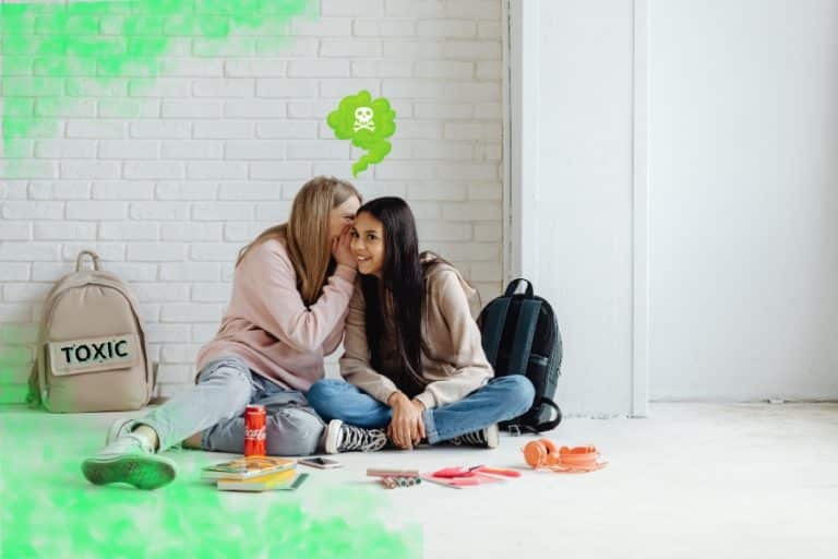 Cuando la amistad hace daño: señales de una amistad tóxica en tu hijo/a