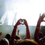 El fenómeno fan: Ídolos, emociones y adolescencia