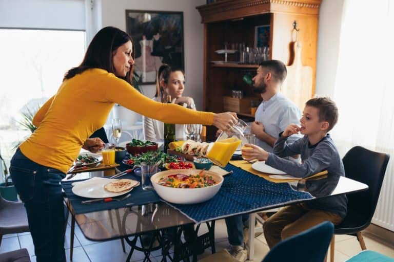 Familias vegetarianas o veganas: ¿es seguro para los niños y adolescentes?