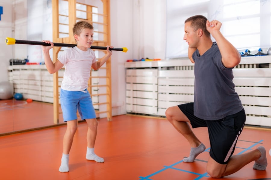 ¿A qué edad es recomendable que los niños empiecen a ir al gimnasio?