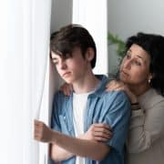 Qué pierde tu hijo al hacerse adolescente: los duelos que vive