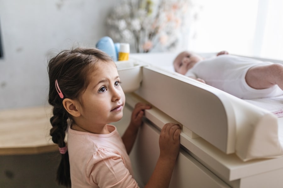 Síndrome del príncipe destronado: qué es, por qué ocurre y cómo ayudar a tu hijo o hija